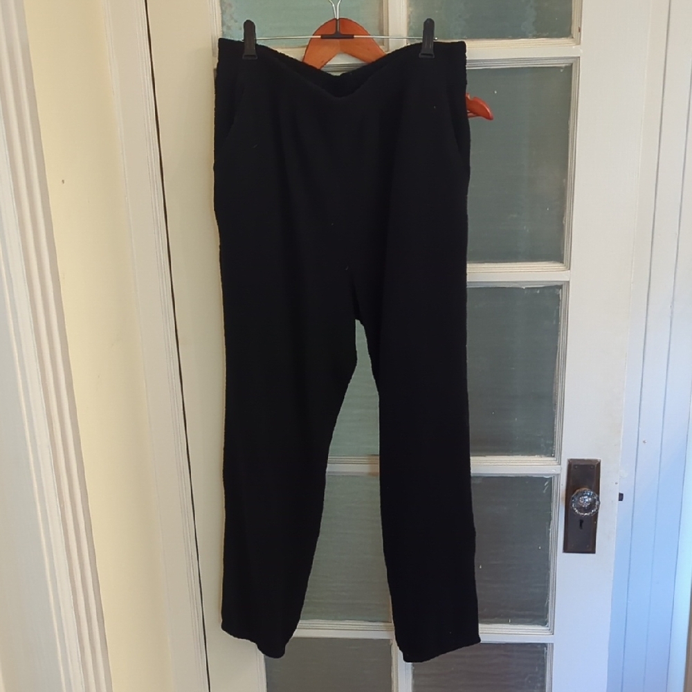 YITTY Cozy Black Plush Wear